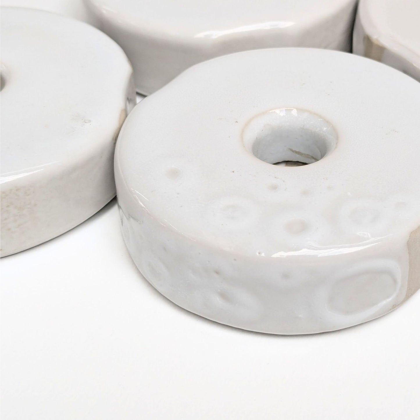 8cm Beschwerungsstein/weiß glasiert/2. Wahl - 4er Pack